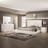 Manhattan Mirror Lacquer Frame with Integrated LED Lighting for a Sleek, Modern Look G150108683