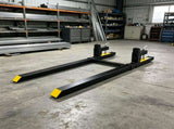 2000 lbs 60" Clamp-On Pallet Forks, Heavy Duty Tractor Bucket Forks with Adjustable Stabilizer Bar 05465201