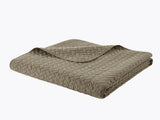 Queen 3 Piece Luxurious Oversized Quilt Set B035129004