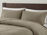 Queen 3 Piece Luxurious Oversized Quilt Set B035129004