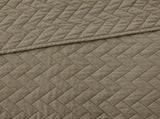 King 3 Piece Luxurious Oversized Quilt Set B035129005