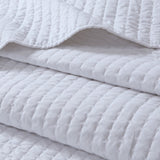 3 Piece Quilt Set White King/Cal King B035129031