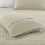 Queen 3 Piece Luxurious Oversized Quilt Set B035129011
